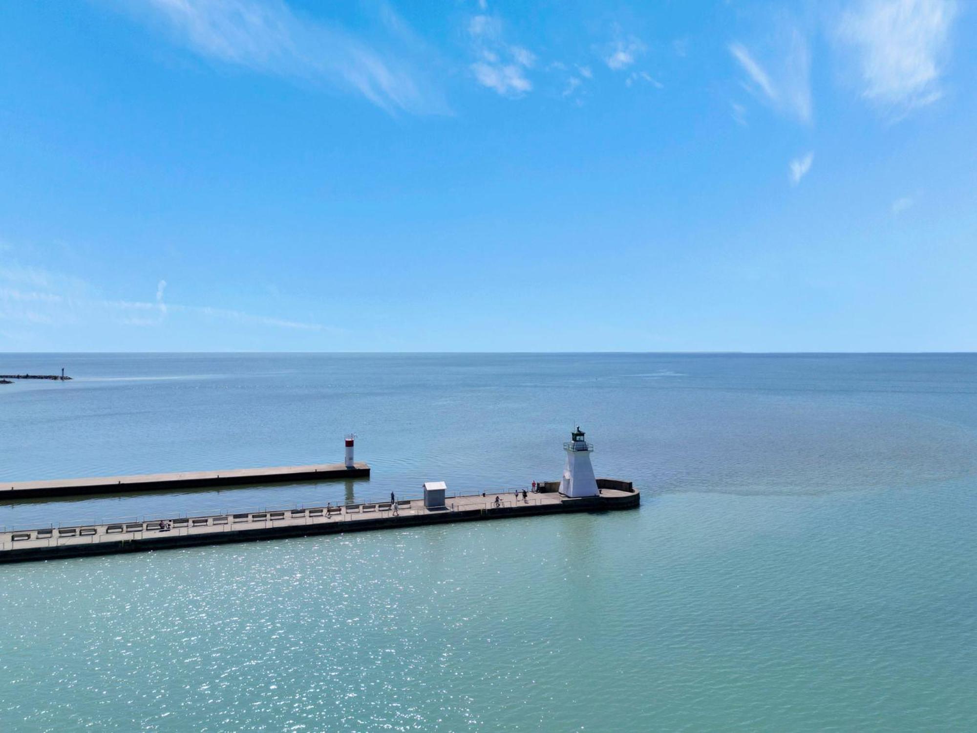 Luxe Lodges On Lake Erie Порт-Довер Екстер'єр фото