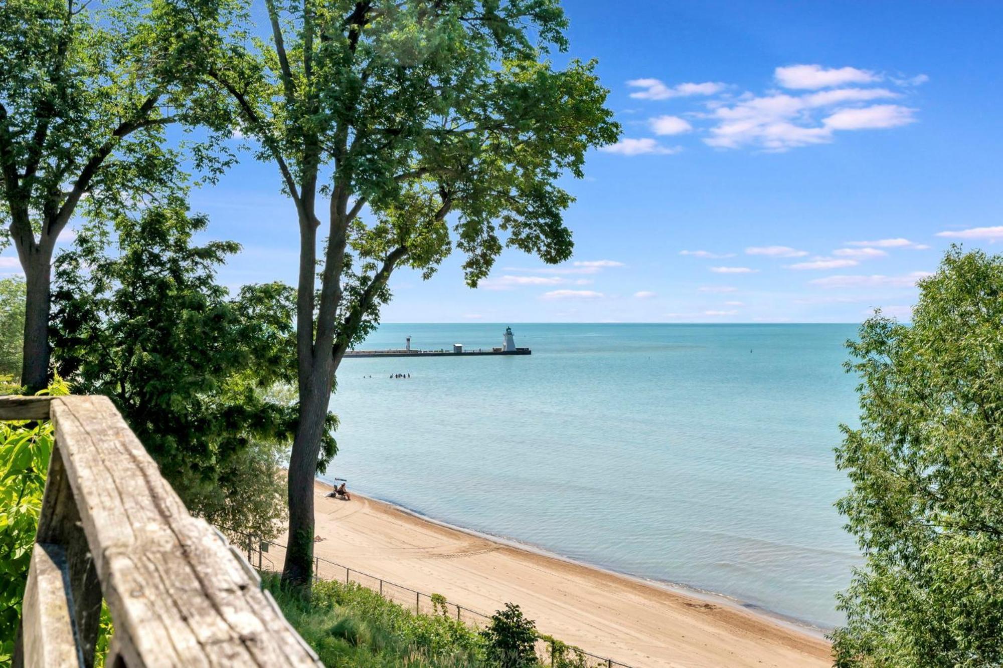 Luxe Lodges On Lake Erie Порт-Довер Екстер'єр фото